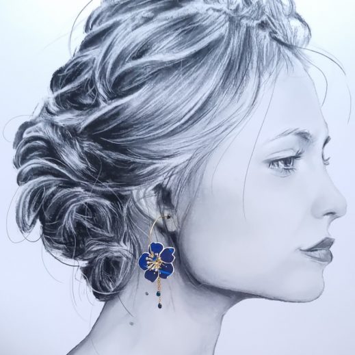 Boucles d'oreilles grandes créoles fleurs de cerisier en TISSU liberty féérie bleue Boucles d'oreilles grandes créoles fleurs de cerisier en TISSU liberty féérie bleue
