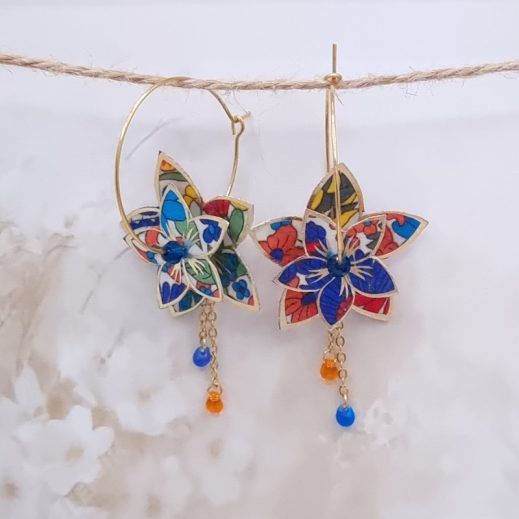 Boucles d'oreilles grandes créoles fleurs de tiaré en TISSU margareth annie orange