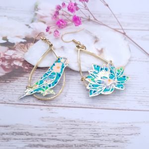 Boucles d'oreilles oiseau perruche et lotus en TISSU Calendula vert