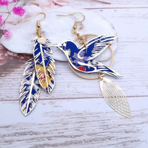 Boucles d'oreilles plumes et grand colibri en tissu japonese butterfly blue Boucles d'oreilles plumes et grand colibri en tissu japonese butterfly blue