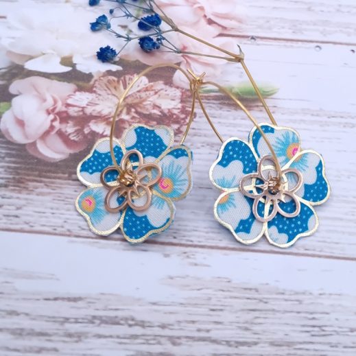 Boucles d'oreilles grandes créoles fleurs en TISSU Osami turquoise