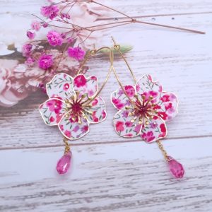 Boucles d'oreilles grandes créoles fleurs de cerisier en TISSU liberty Phoebe Fuchsia