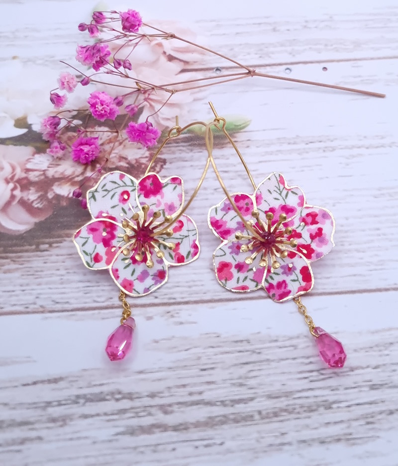 Boucles d'oreilles grandes créoles fleurs de cerisier en TISSU liberty Phoebe Fuchsia