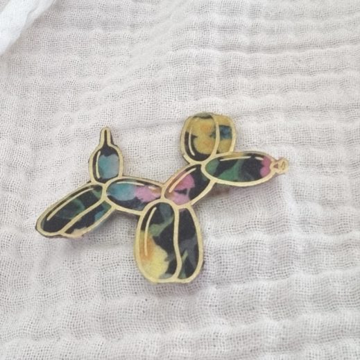 Broche Chien baudruche en tissu liberty dreams of summer multicolore Broche Chien baudruche en tissu liberty dreams of summer multicolore