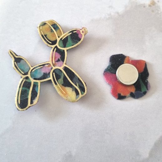 Broche Chien baudruche en tissu liberty dreams of summer multicolore Broche Chien baudruche en tissu liberty dreams of summer multicolore