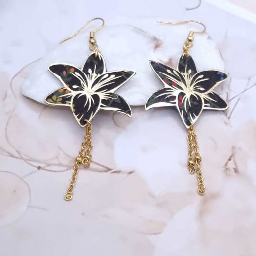 Boucles d'oreilles oiseau colibri et fleur de lys en liberty Erica noir