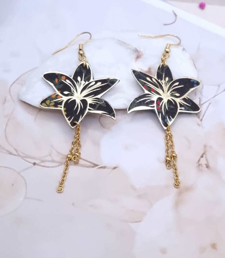 Boucles d'oreilles oiseau colibri et fleur de lys en liberty Erica noir