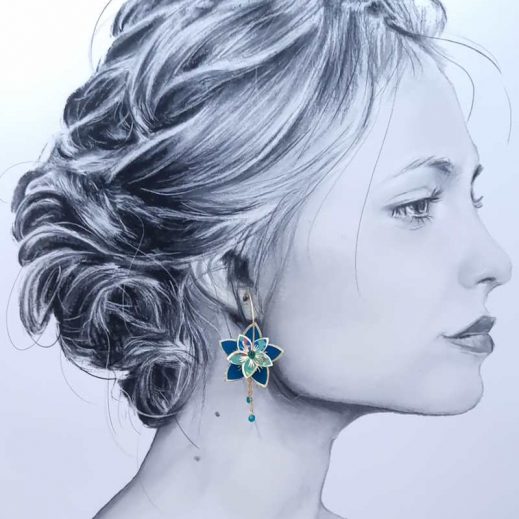 Boucles d'oreilles grandes créoles fleurs de tiaré en TISSU liberty donna leigh jade et uni bleu pétrole Boucles d'oreilles grandes créoles fleurs de tiaré en TISSU liberty donna leigh jade et uni bleu pétrole
