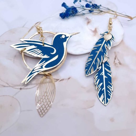Boucles d'oreilles plumes et grand colibri en tissu Uni bleu pétrole
