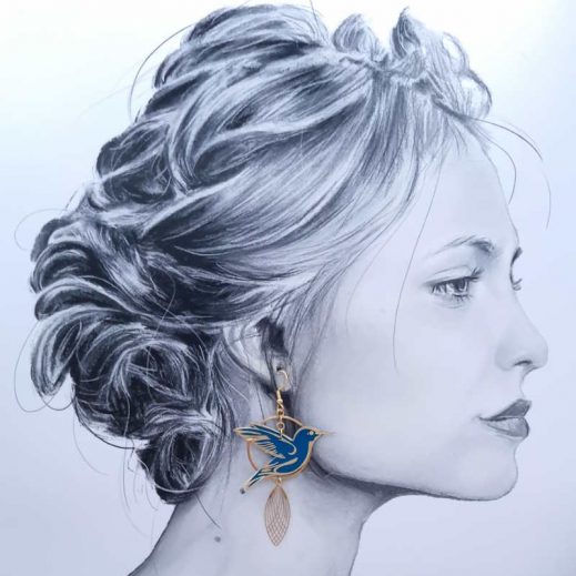 Boucles d'oreilles plumes et grand colibri en tissu Uni bleu pétrole Boucles d'oreilles plumes et grand colibri en tissu Uni bleu pétrole