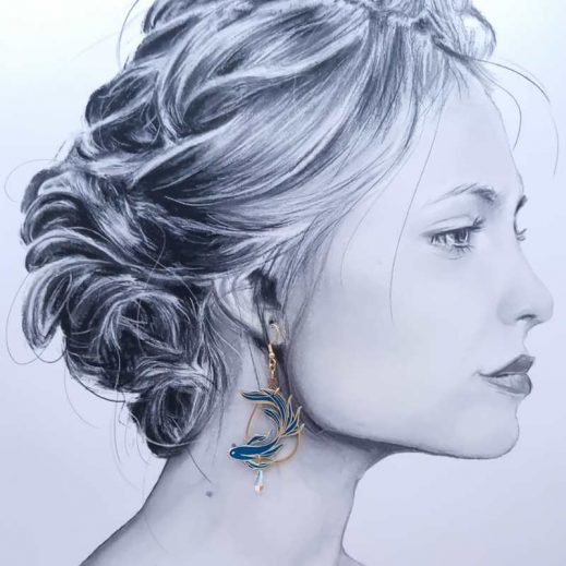 Boucles d'oreilles asymétriques poisson et fleurs en Tissu uni bleu pétrole Boucles d'oreilles asymétriques poisson et fleurs en Tissu uni bleu pétrole