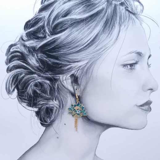 Boucles d'oreilles colibri et fleurs de lotus en TISSU liberty Strawberry thief émeraude Boucles d'oreilles colibri et fleurs de lotus en TISSU liberty Strawberry thief émeraude