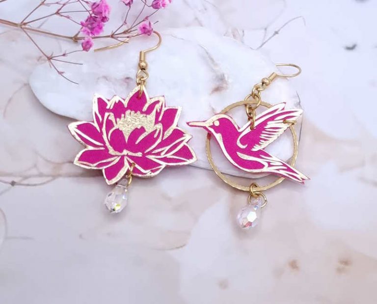 Boucles d'oreilles colibri et fleurs de lotus en TISSU uni Fuchsia