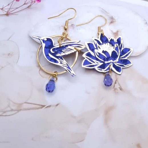 Boucles d'oreilles colibri et fleurs de lotus en TISSU Glenjade violet