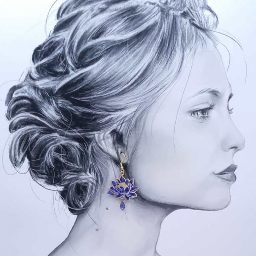 Boucles d'oreilles colibri et fleurs de lotus en TISSU Glenjade violet Boucles d'oreilles colibri et fleurs de lotus en TISSU Glenjade violet