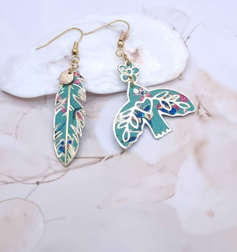 Boucles d'oreilles oiseau stylisé et plume en TISSU liberty Donna leigh Jade