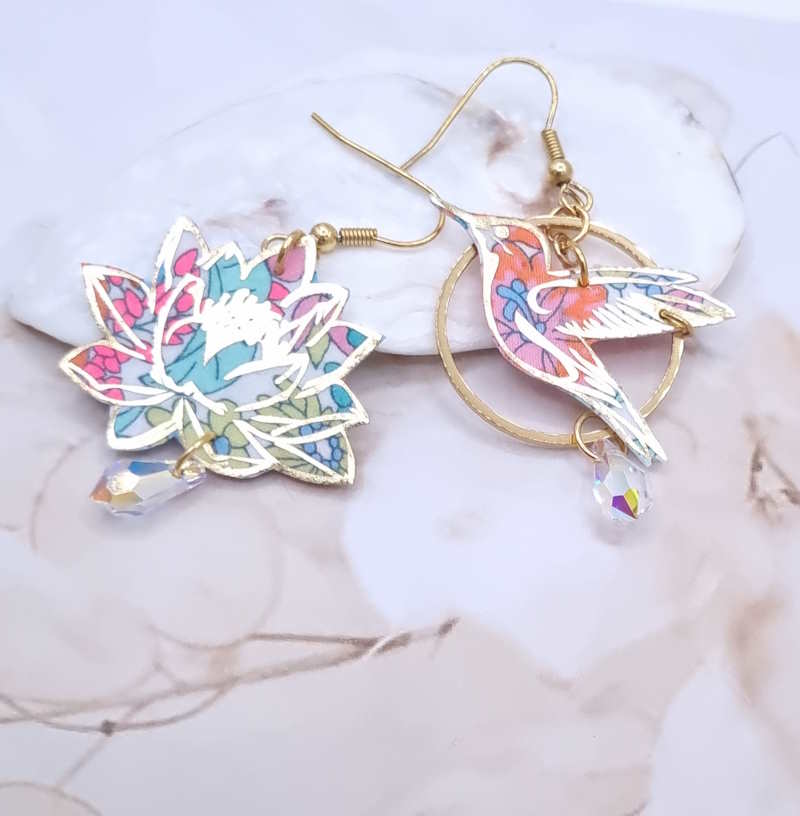 Boucles d'oreilles colibri et fleurs de lotus en TISSU Margaret Annie Vahiné fluo