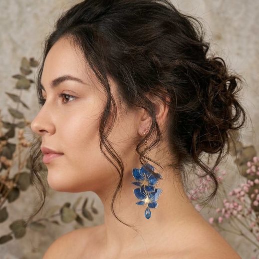 cascade fleur boucles d'oreilles fleur en liberty georgina bleu