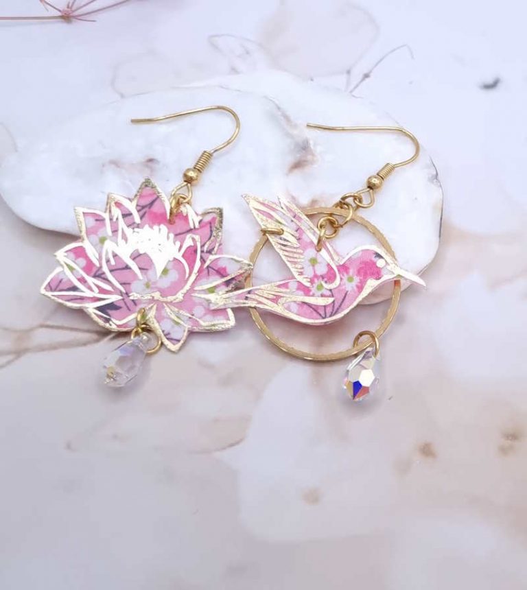 Boucles d'oreilles colibri et fleurs de lotus en TISSU Mitsi valéria rose