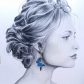 Affirmez votre style avec l'éclat des boucles d'oreilles "Papillon Saphir". Un duo graphique et coloré, alliant la noblesse du bleu cobalt à une structure dorée contemporaine.