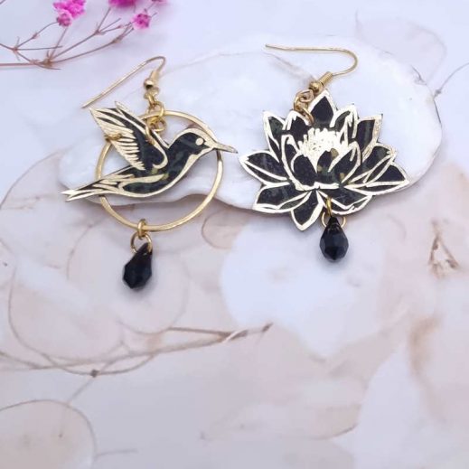 Boucles d'oreilles colibri et fleurs de lotus en TISSU liberty Erica noir