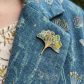 broche gingko en liberty fields of eden vert