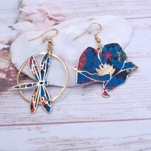 Boucles d'oreilles coquelicot et libellule en liberty Ciara pétrole