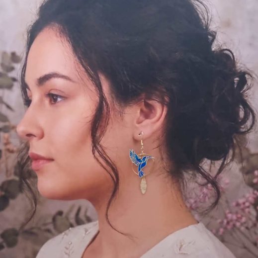 Boucles d'oreilles colibri et fleurs de lotus en TISSU Hanako bleu Boucles d'oreilles colibri et fleurs de lotus en TISSU Hanako bleu