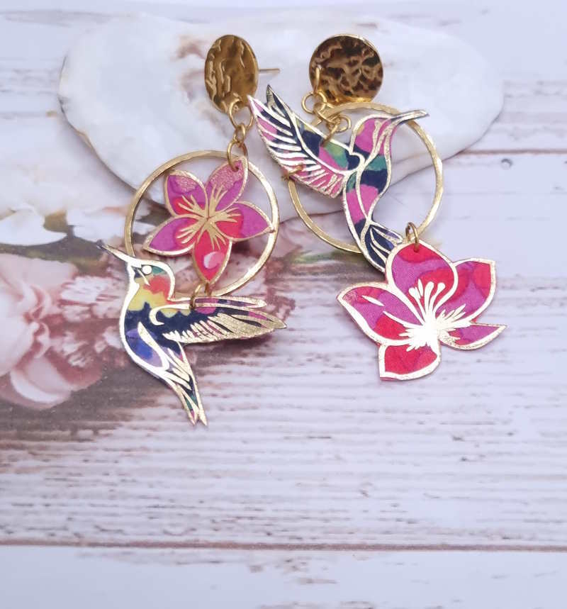 Boucles d'oreilles colibri et fleurs en liberty dreams of summer et candy kiss
