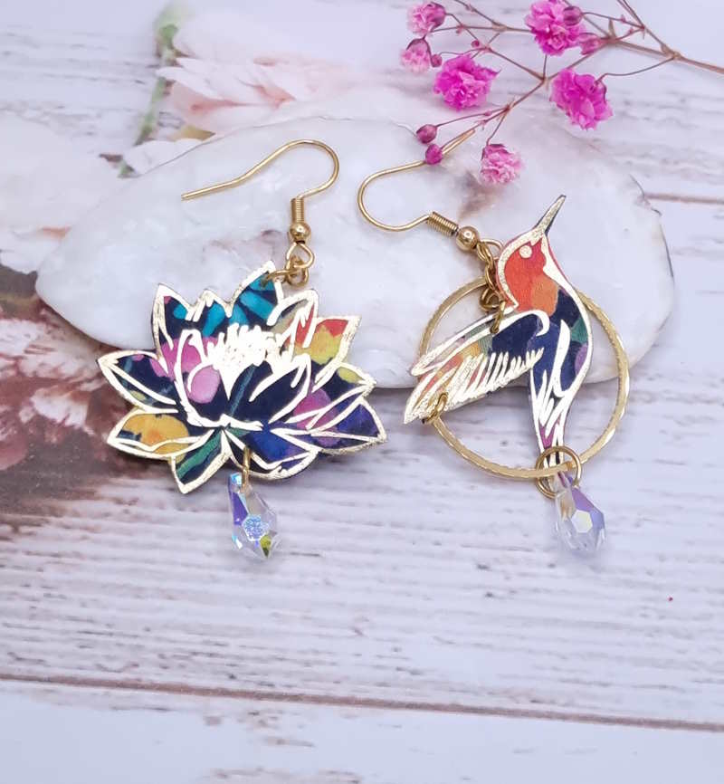 Boucles d'oreilles colibri et fleurs de lotus en TISSU dreams of summer multicolore