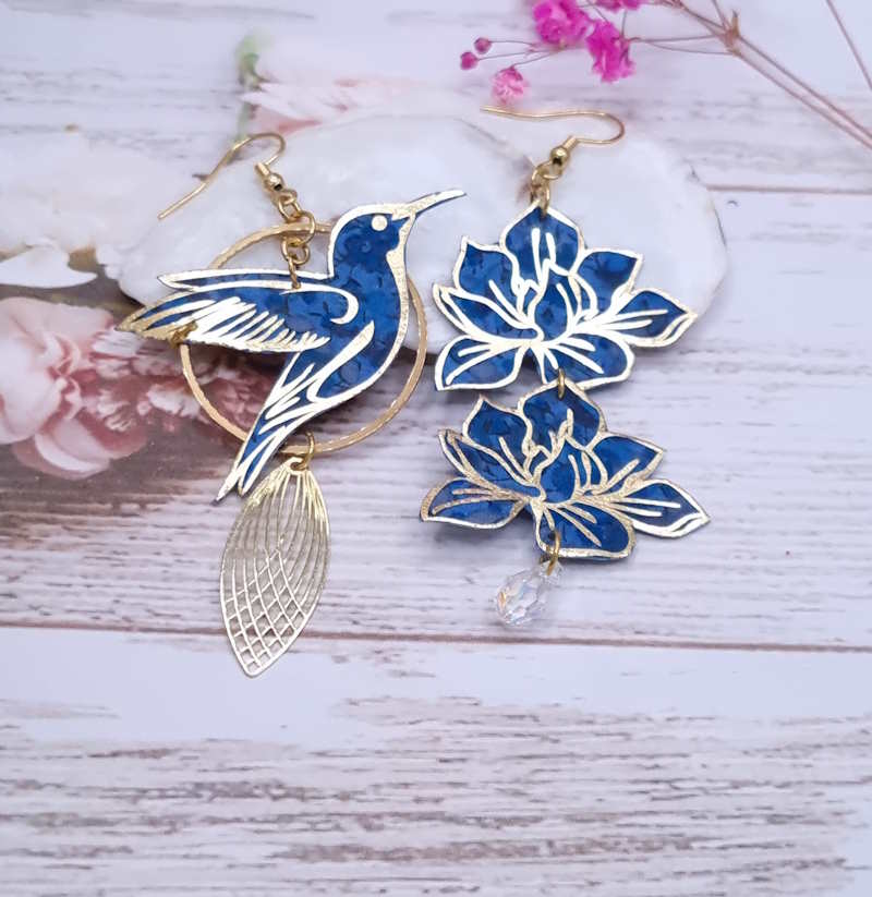 Boucles d'oreilles Lotus et grand colibri en tissu Uni bleu canard