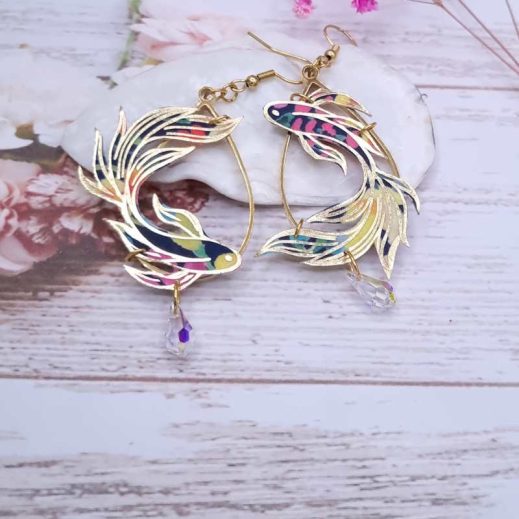 Boucles d'oreilles asymétriques poisson en Liberty Dreams of summer Multicolore Boucles d'oreilles asymétriques poisson en Liberty Dreams of summer Multicolore