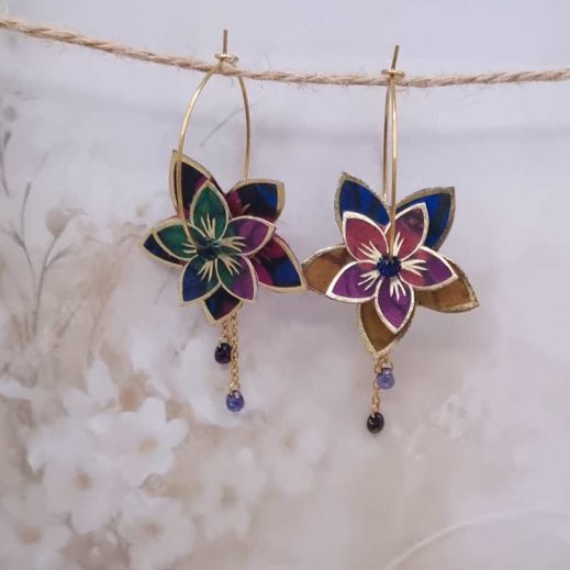 Boucles d'oreilles grandes créoles fleurs de tiaré en TISSU liberty Héritage garden agrume Boucles d'oreilles grandes créoles fleurs de tiaré en TISSU liberty Héritage garden agrume