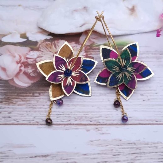 Boucles d'oreilles grandes créoles fleurs de tiaré en TISSU liberty Héritage garden agrume