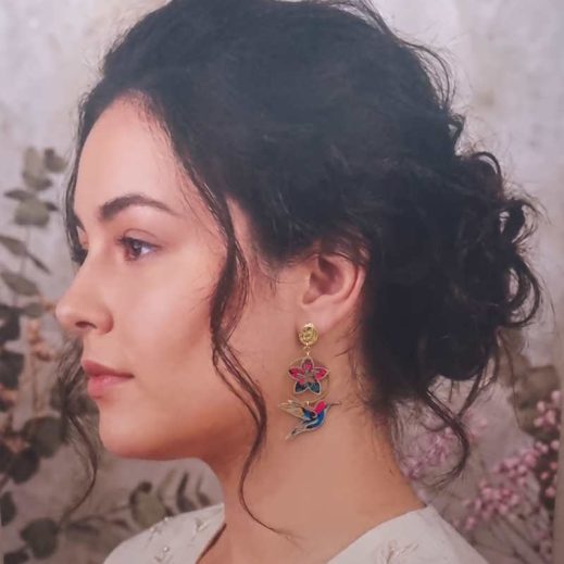 Boucles d'oreilles colibri et fleurs en liberty Ciara pétrole Boucles d'oreilles colibri et fleurs en liberty Ciara pétrole