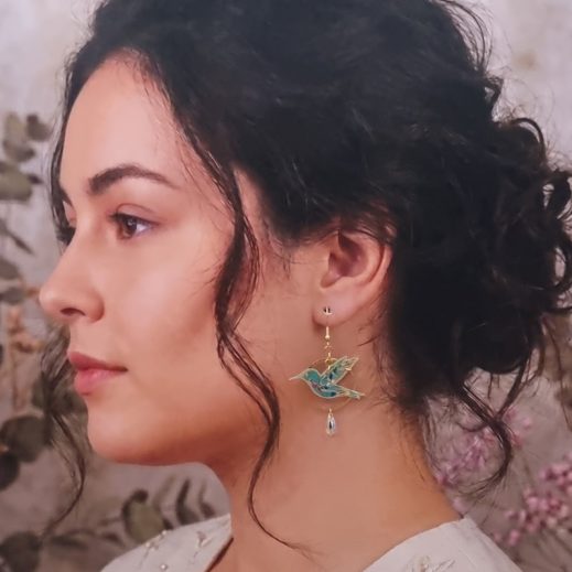 Boucles d'oreilles oiseau colibri et fleurs de cerisier en TISSU liberty Donna Leigh Jade Boucles d'oreilles oiseau colibri et fleurs de cerisier en TISSU liberty Donna Leigh Jade