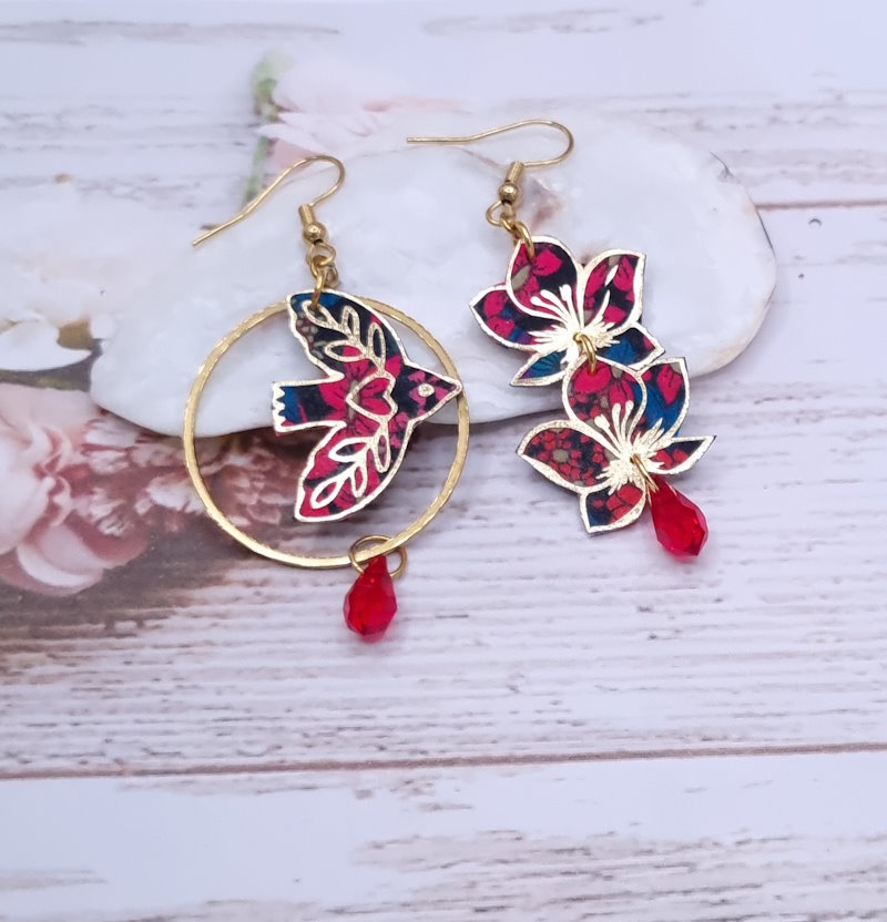 Boucles d'oreilles oiseau stylisé et fleurs de cerisier en TISSU liberty Ciara pétrole