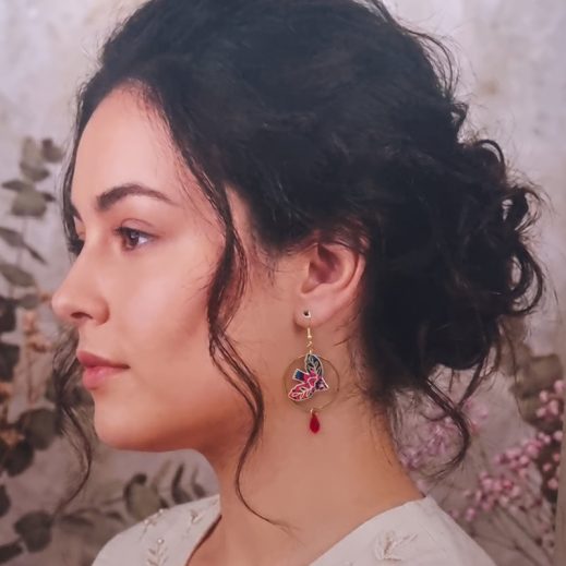 Boucles d'oreilles oiseau stylisé et fleurs de cerisier en TISSU liberty Ciara pétrole Boucles d'oreilles oiseau stylisé et fleurs de cerisier en TISSU liberty Ciara pétrole
