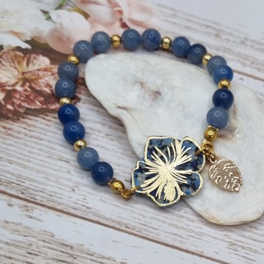 Bracelet élastique hibiscus en liberty Pepper blue et perles d'AVENTURINE bleues