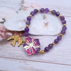 Bracelet élastique hibiscus en petit pan Hanako violet et perles d'Améthyste du brésil